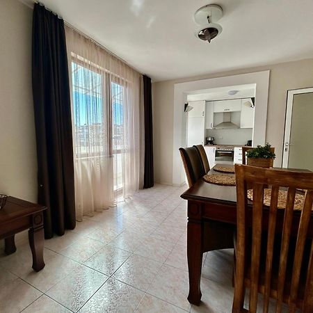 Fenix 2 Bedroom Apartment Varna Center ภายนอก รูปภาพ