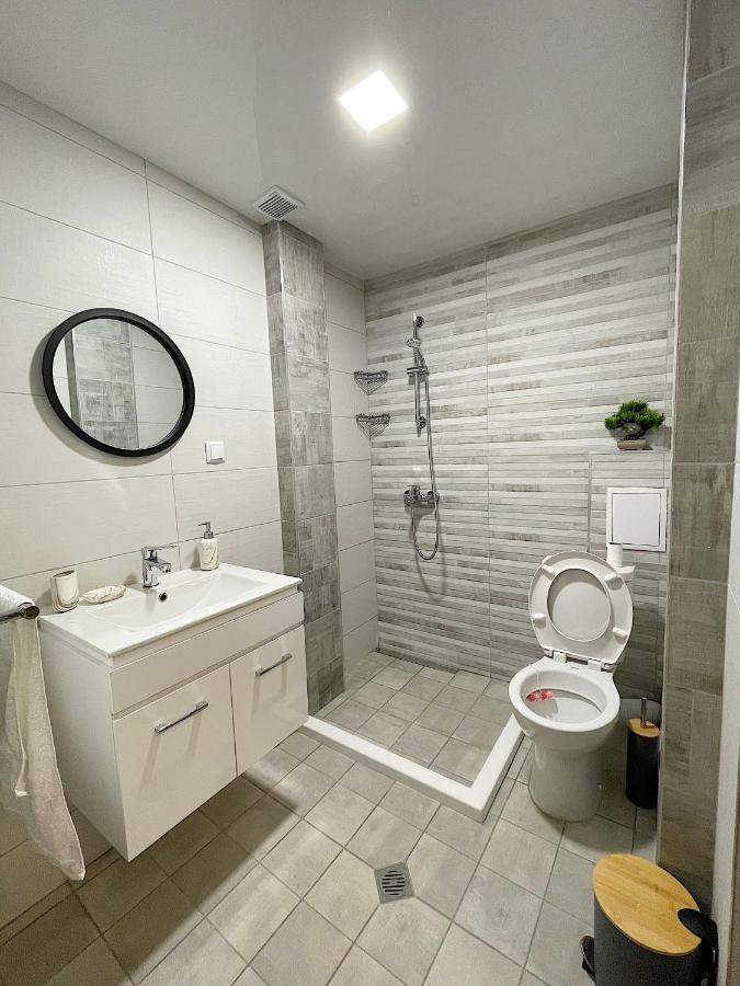 Fenix 2 Bedroom Apartment Varna Center ภายนอก รูปภาพ